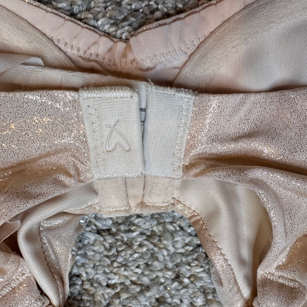VICTORIA SECRET Crystal Shimmer Bra - Picture 5 of 5